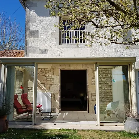 Bed & Breakfast Domaine De Pelouaille - D'hotes Saint-Jean-dʼAngély