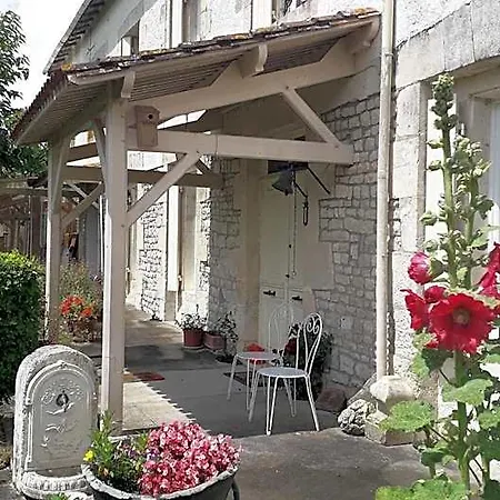 Domaine De Pelouaille - D'hôtes Couette-café 3*